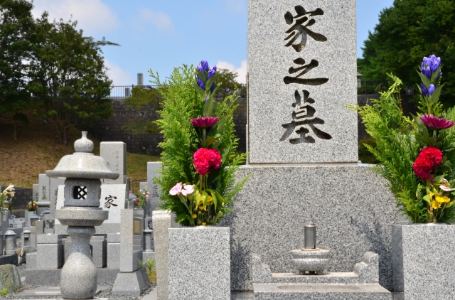 熊本市の墓地と墓石